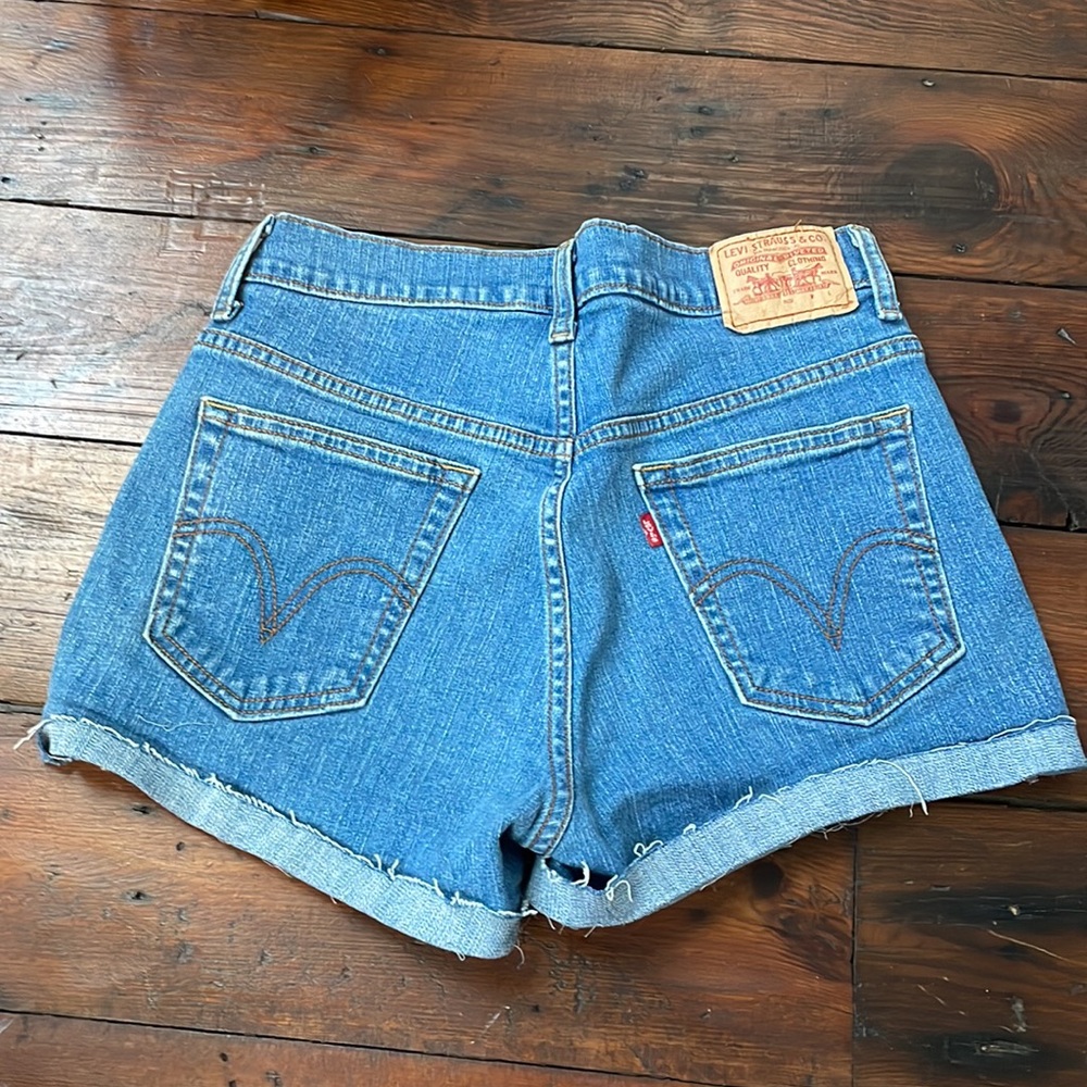 Levi short
